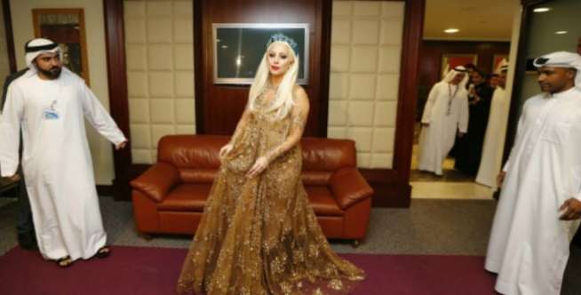 Penampilan Sopan Lady Gaga di Konser Dubai