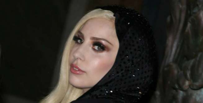 Aksi `Gila` Lady Gaga, Nikah di Luar Angkasa