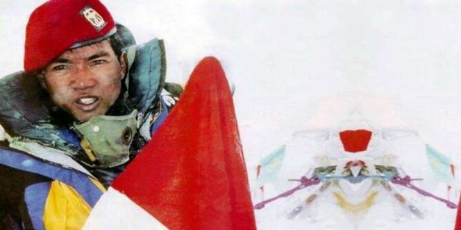 Diselamatkan Azan di Puncak Everest