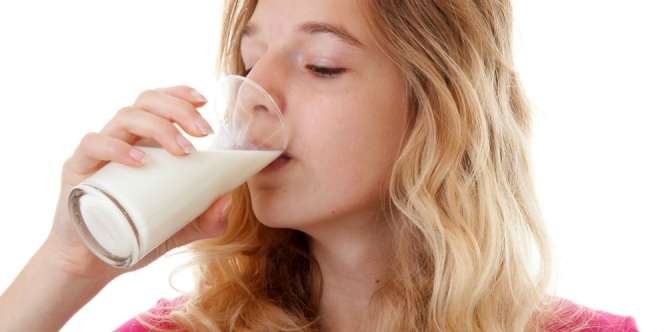 Ini Bahaya Minum Susu Mentah!