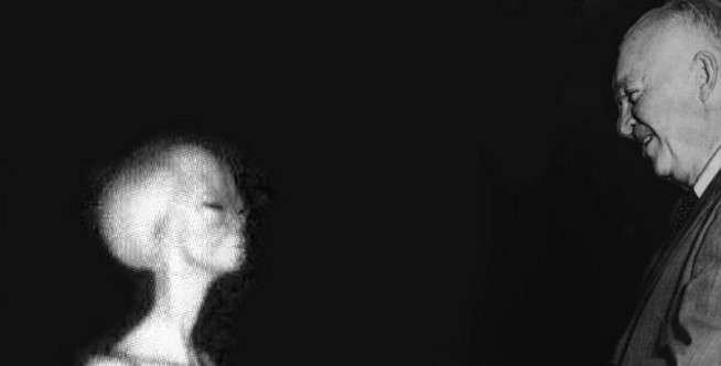 3. Perjanjian Presiden Eisenhower dengan Alien