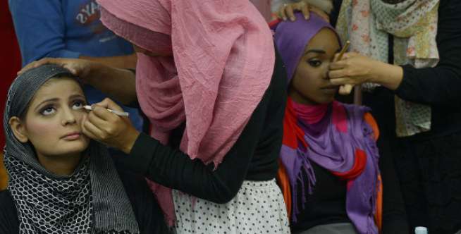 Nyontek Gaya Hijab