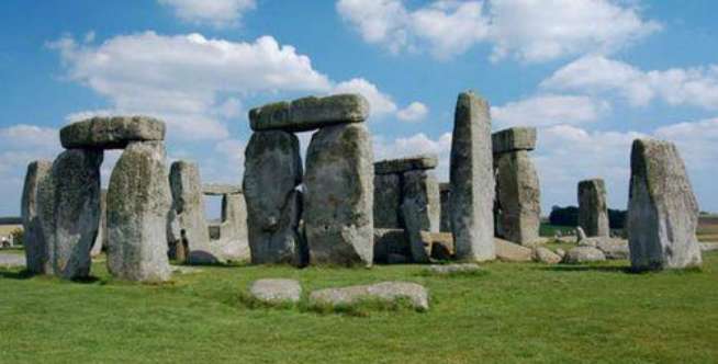 3. Situs Stonehenge