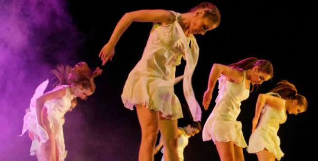 6. Seni Teater dan Drama
