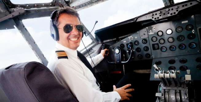 7. Pilot dan Petugas Lalu Lintas Udara