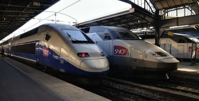 9. Stasiun Kereta Api Tidak Muat