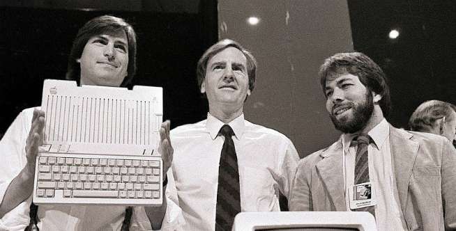 8. Ronald Wayne Menjual Saham Apple