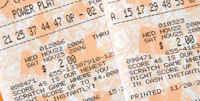 2. Tiket Lotere Dibuang