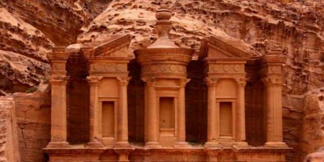 6. Kota Batu Kuno Petra