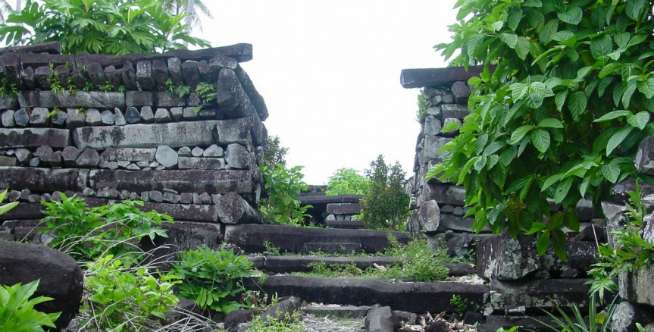 1. Kota Kuno Nan Madol