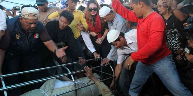 10 Jam, Jenazah Tidak Kaku