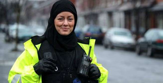 Inggris Bolehkan Polwan Muslim Berhijab