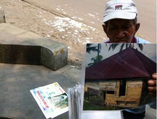Kakek Renta Tukang Foto Keliling Bikin Haru Sosmed