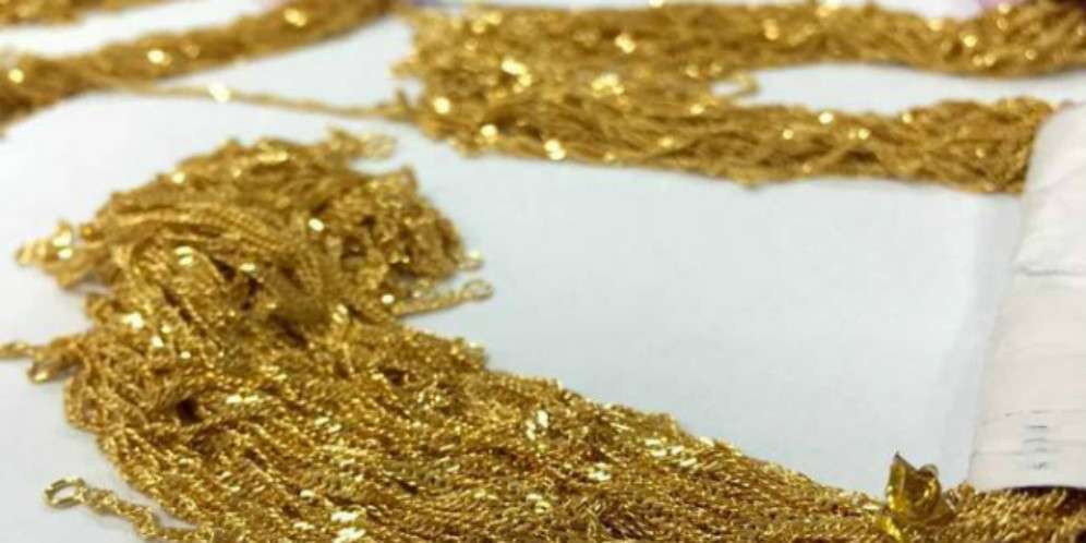 Sopir Taksi Jujur Kembalikan 300 Potong Kalung Emas