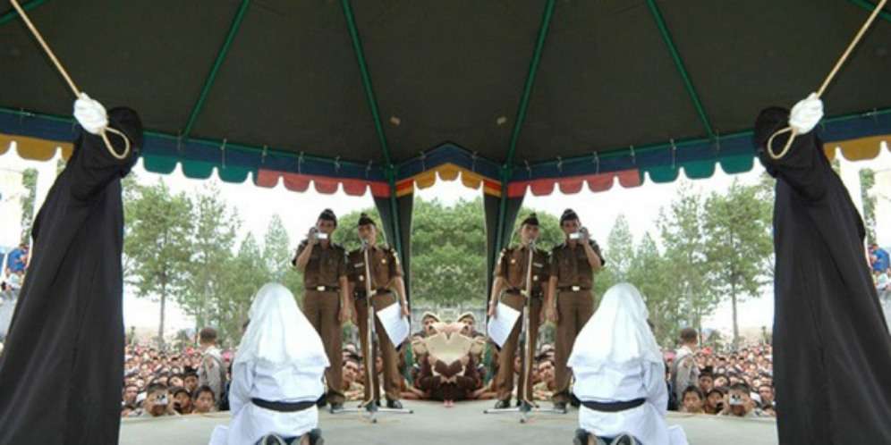 Kontroversi Korban Perkosaan Dihukum Cambuk di Aceh