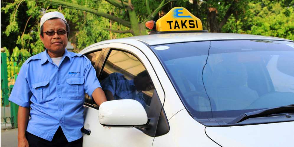 Kembalikan Uang Ratusan Juta, Sopir Taksi Panen Pujian