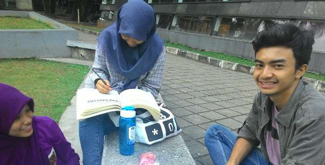 Pendobrak Kampus Kuning
