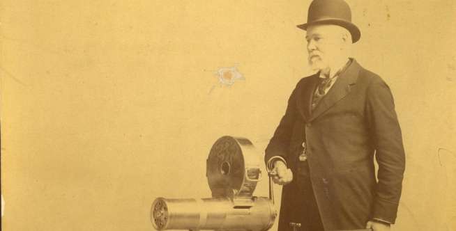 10. Richard Gatling (Senapan Mesin Gutling Gun)