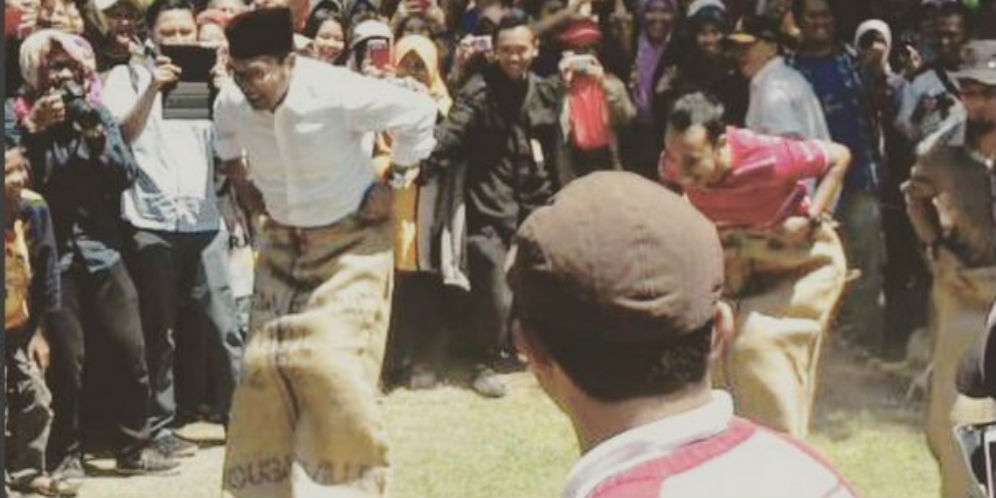 Ridwan Kamil Menang Lomba Balap Karung