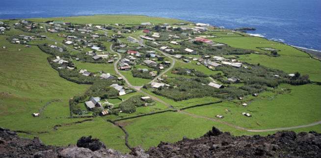7. Menjelajahi Pulau Tristan da Cunha