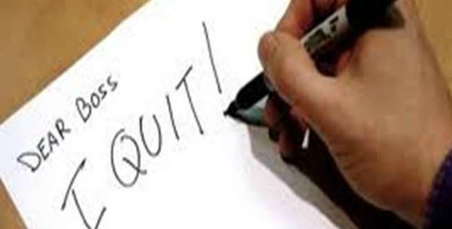 Mundur dengan I Quit di Dada