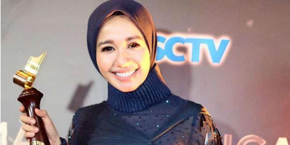 Baju 'Transparan' Laudya Cynthia Bella