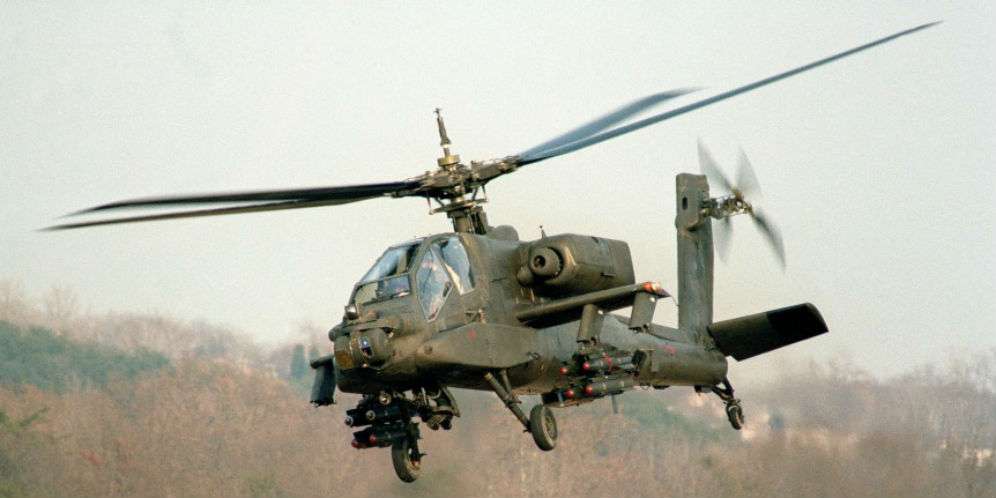 2. Helikopter AH-64 Apache