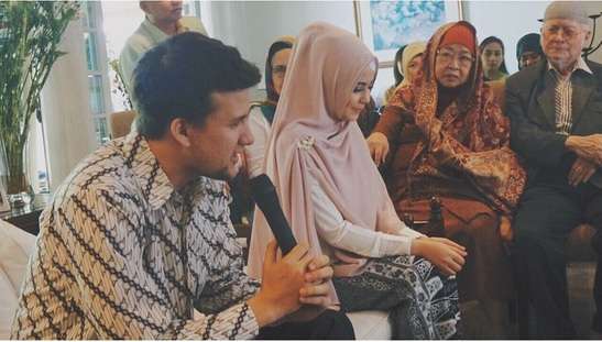 Risty Tagor Sakit, di Mana Stuart Collin?