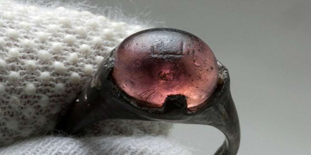 Misteri di Balik Cincin Viking Berlafal Allah
