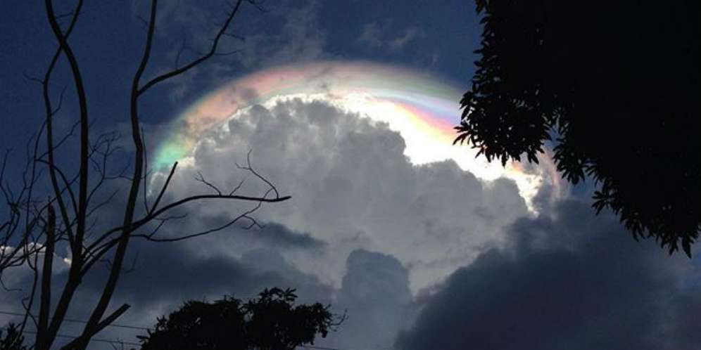 Warga Geger Awan Aneh `Pertanda Kiamat`