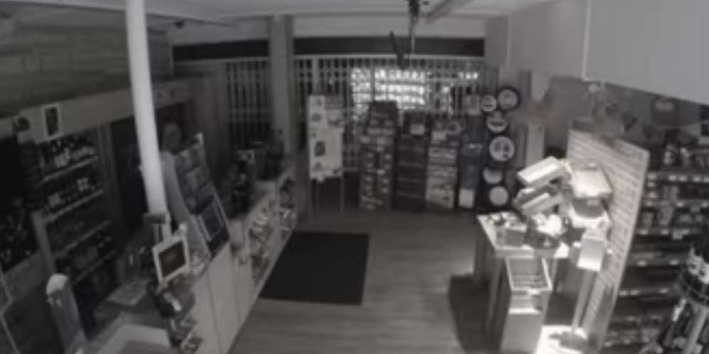 Rekaman CCTV Tunjukan Aktivitas Tak Lazim Di Supermarket