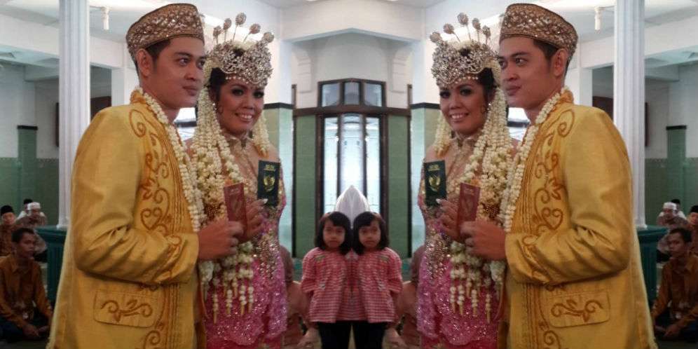 Bukti Kebahagiaan Rizky Aditya `KW` Menikahi Ely Sugigi