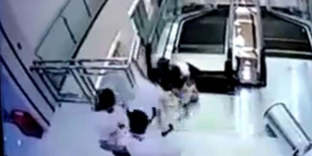 Selamatkan Anak, Ibu Tewas Terperosok Mesin Eskalator