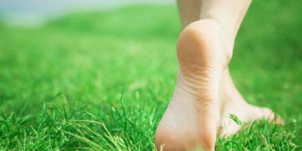 Hati-hati! Bahaya Mengintai Pengguna 4 Alas Kaki Favorit ini