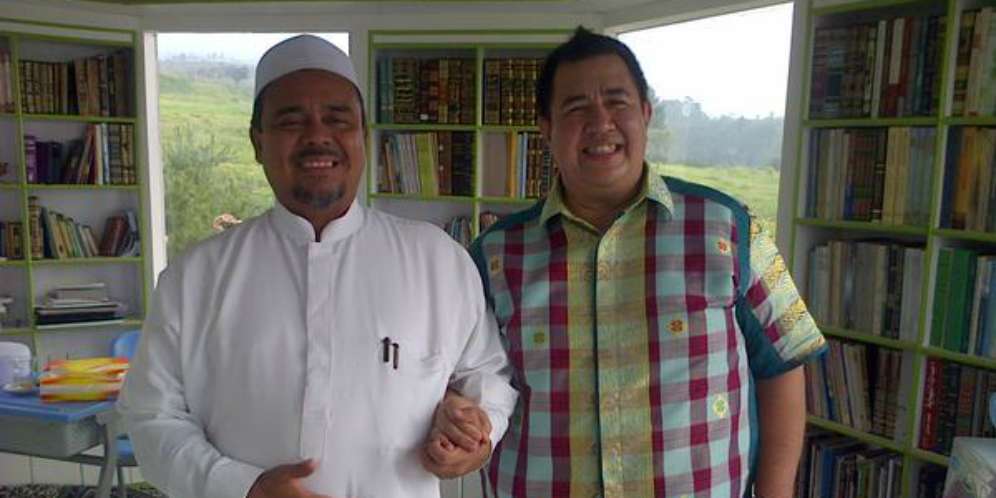 Foto Habib Rizieq FPI Gandeng Pendeta Pukau Netizen