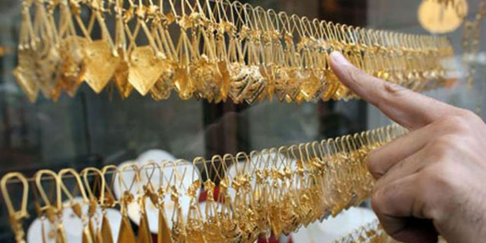 Mengikatkan Gelang