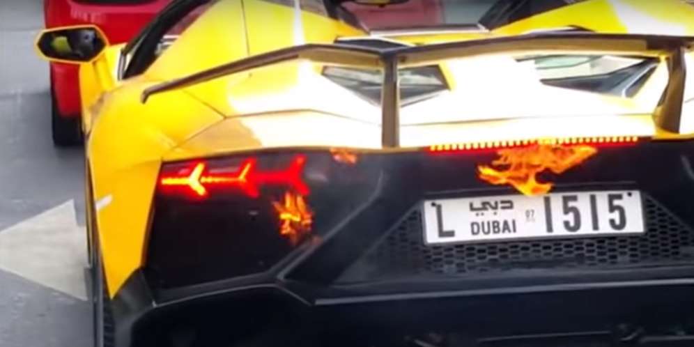 Hendak Pamer, Mobil Lamborghini Justru Terbakar