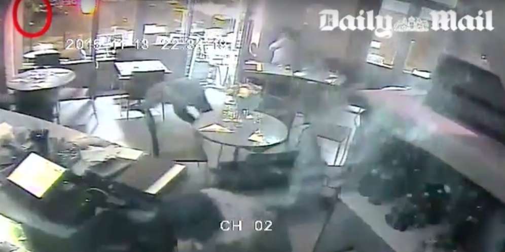 Paspor WN Suriah Ditemukan di Lokasi Bom Bunuh Diri Paris