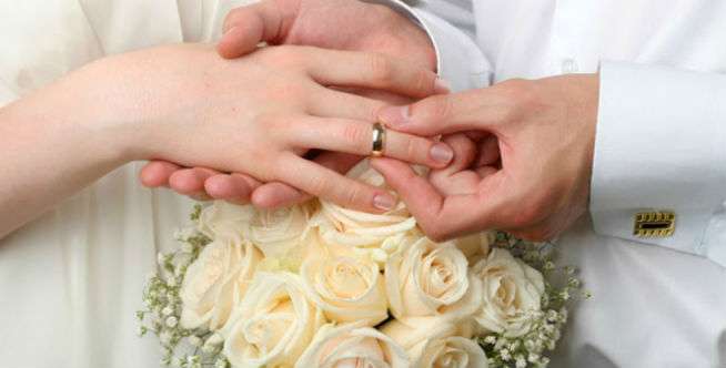 Menyentuh Suami atau Istri Batalkan Wudhu?