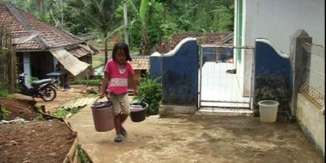 Perjuangan Siti, Bocah 7 Tahun Penjual Bakso Keliling