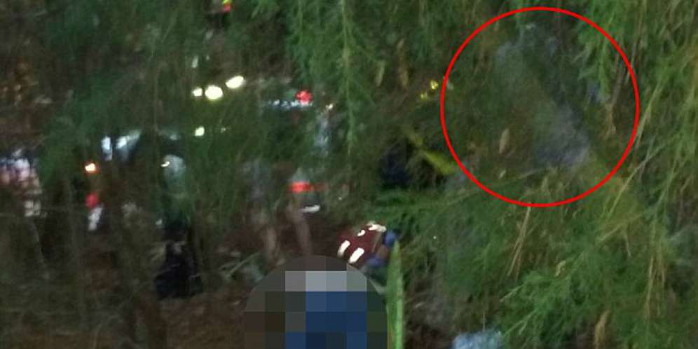 Geger Penampakan `Malaikat` Mendoakan Korban Kecelakaan