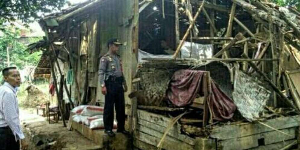 Ibu di Cianjur Masak Batu Demi Hilangkan Rasa Lapar Anak