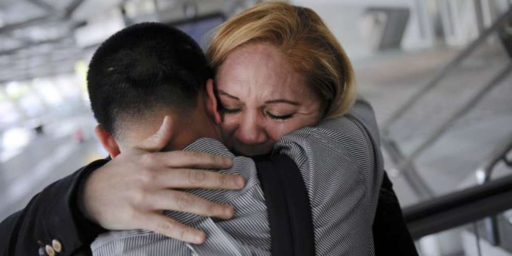 Kisah Haru Pertemuan Ibu dan Anak Setelah 30 Tahun Berpisah