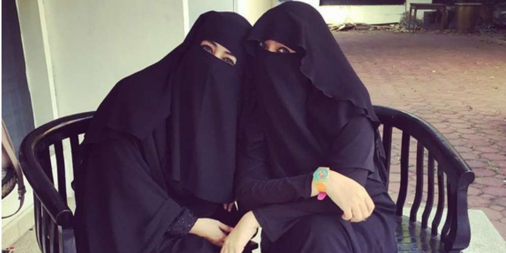 Tampil Bercadar, Umi Pipik: Hikmah dan Kepercayaan