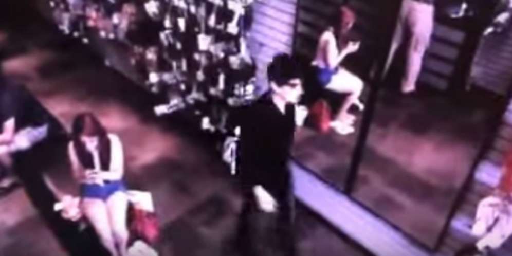 Heboh Video Manusia `Vampire`, Tak Punya Bayangan di Cermin