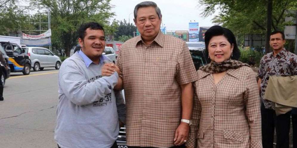 Mobil SBY Dipepet Sepeda Motor Misterius di Bandung