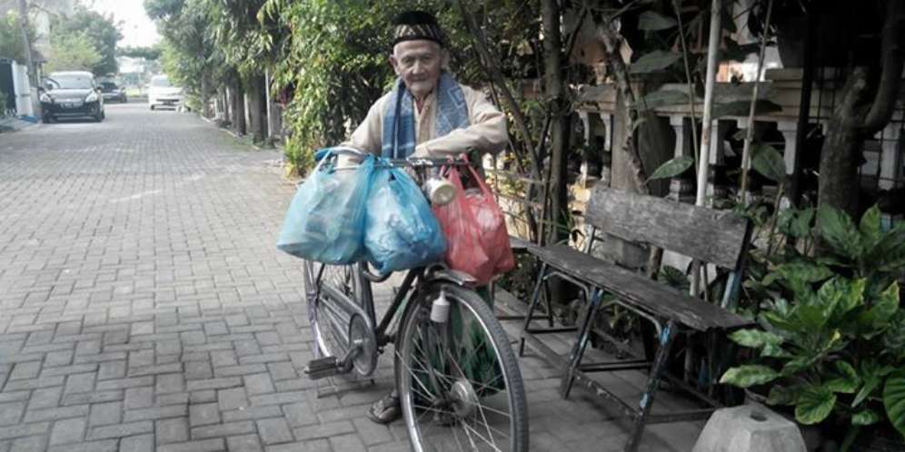 Kisah Sedekah Mbah Asrori yang Menggetarkan Hati
