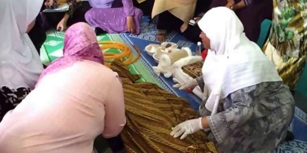 Masalah Baru, Dada Silikon...