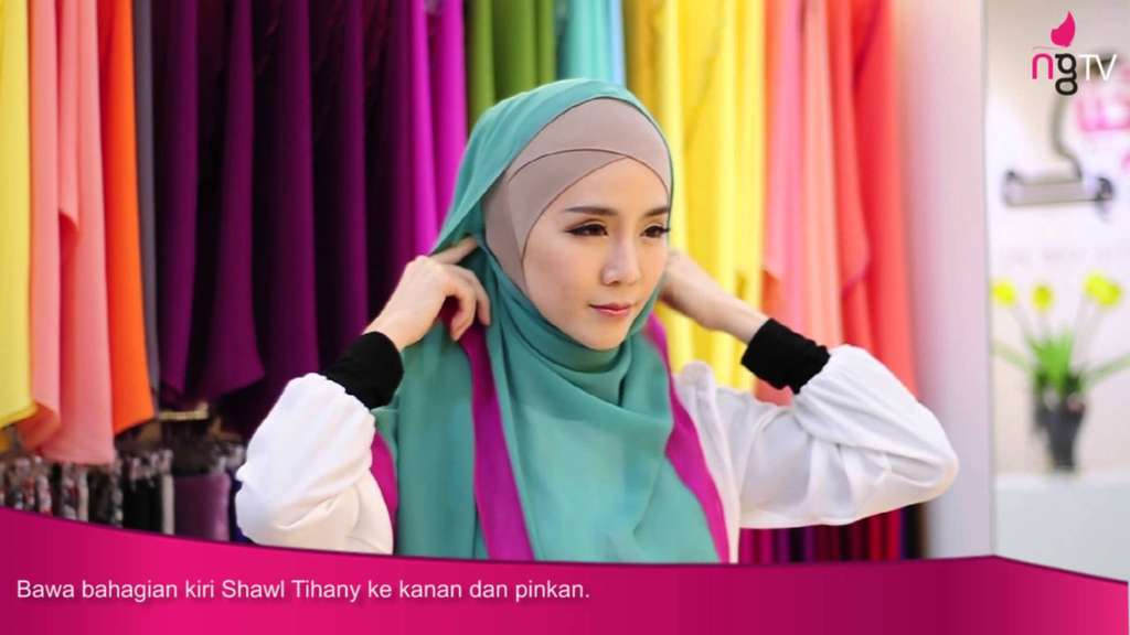 Karena Iklan Hijab, Mantan Model Playboy Malaysia Masuk Islam