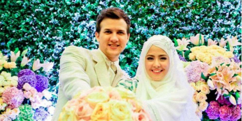 Mengapa Stuart Collin Kukuh Tak Mau Ceraikan Risty